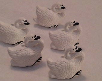 Ceramic 3 Dimensional Swan Bead