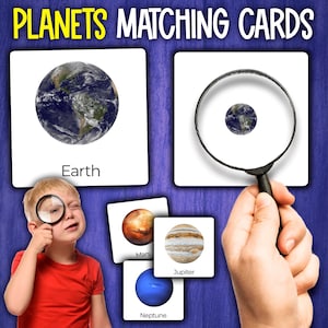 Puede incluir: Un juego de cartas de emparejamiento con imágenes de planetas, incluyendo la Tierra, Marte, Júpiter y Neptuno. Las cartas están diseñadas para fines educativos y se pueden usar para aprender sobre el sistema solar.