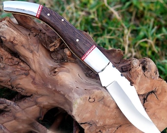 Couteau de poche Laguiole artisanal : manche en bois de Wangee, étui en cuir