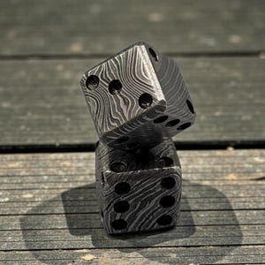 Handmade Damascus Steel Dice Set Forged Metal Dice Edc Gift Classic or Cyber Markings Board Game Gift 20mm metal gaming pair