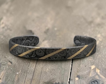 Damascus Bracelet with line pattern