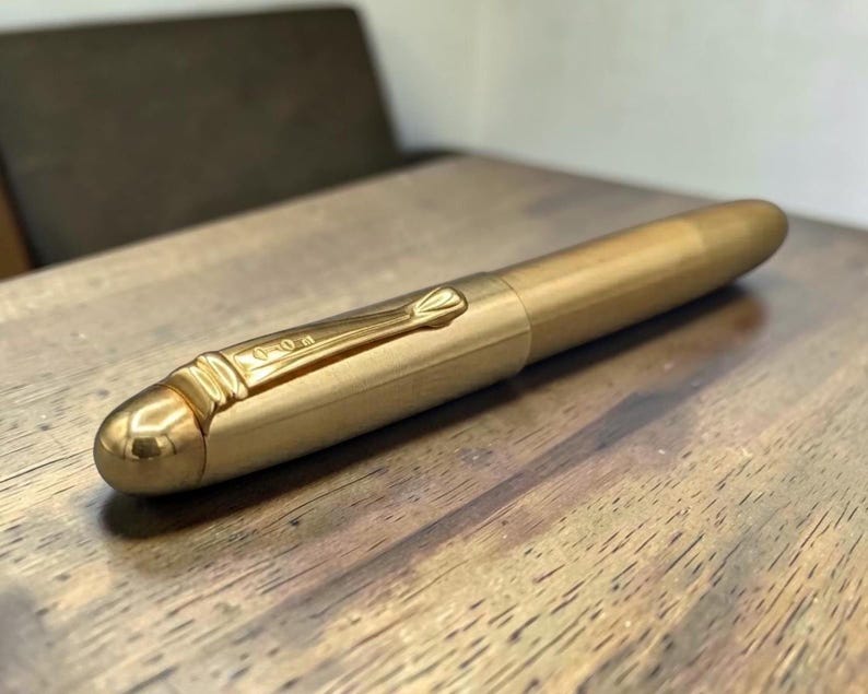 Handgemaakte messing vulpen gepersonaliseerde gegraveerde kalligrafie cadeau aangepaste pen afbeelding 2