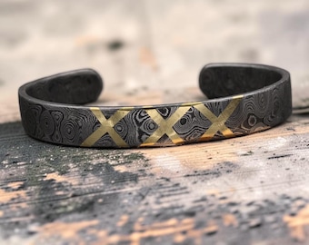 Damascus Bracelet with line pattern