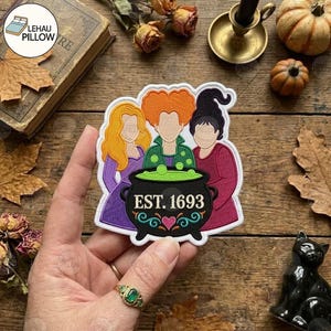 Broderad lapp med Halloween-häxor, stryklapp med kusliga häxkittel, häxig Halloween-lapp, magisk dryckeslapp, gotisk höstdekoration