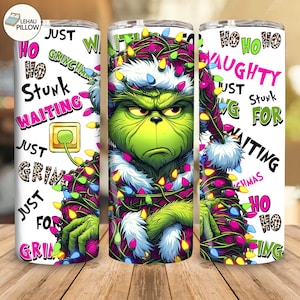 「I’m Fine This Is Fine」キャラクタータンブラーPNG、グリーンキャラクターのクリスマス20オンススキニータンブラーラップPNG、おもしろクリスマス泥棒タンブラーラップPNG