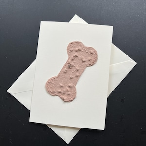 Carte de sympathie pour chien : os en papier à planter avec graines pour les myosotis