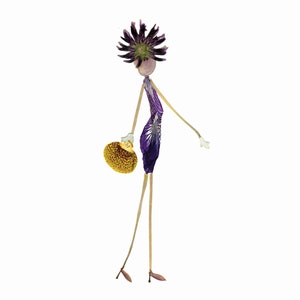 CHIC - Botanische notitiekaart van een fashionista die met haar spullen showt - Petal People Press - Oshibana - Print van geperste bloemkunst - Wabi sabi