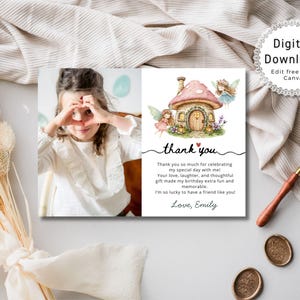 Cartão de agradecimento com foto de aniversário de fada do jardim, modelo de foto de agradecimento de fada, cartão de agradecimento para festa de aniversário de fada, editável com Canva