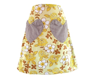Falda floral amarilla hecha a mano, tela vintage, bolsillos de corazón de cuadros vichy