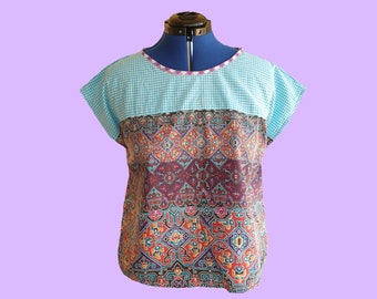 Túnica de talla grande hecha a mano, con cuadros aztecas reciclados, corte holgado.