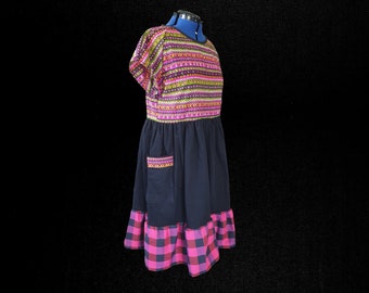 Vestido camisero con volantes en talla grande: telas recicladas, bolsillos hechos a mano (talla 20 AU)