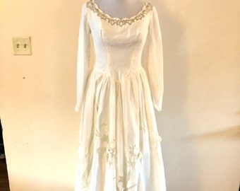 1950s Wedding Dress  Long Sleeve Full skirt  Sz XS-S  -needs repair