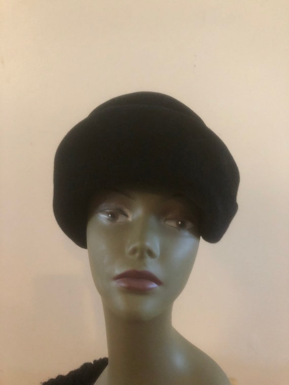 1960s Black beehive hat turban fur felt Mid centu… - image 4