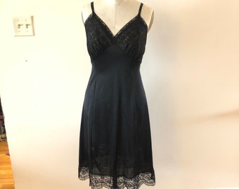 Black lace slip vintage 1960s sz S