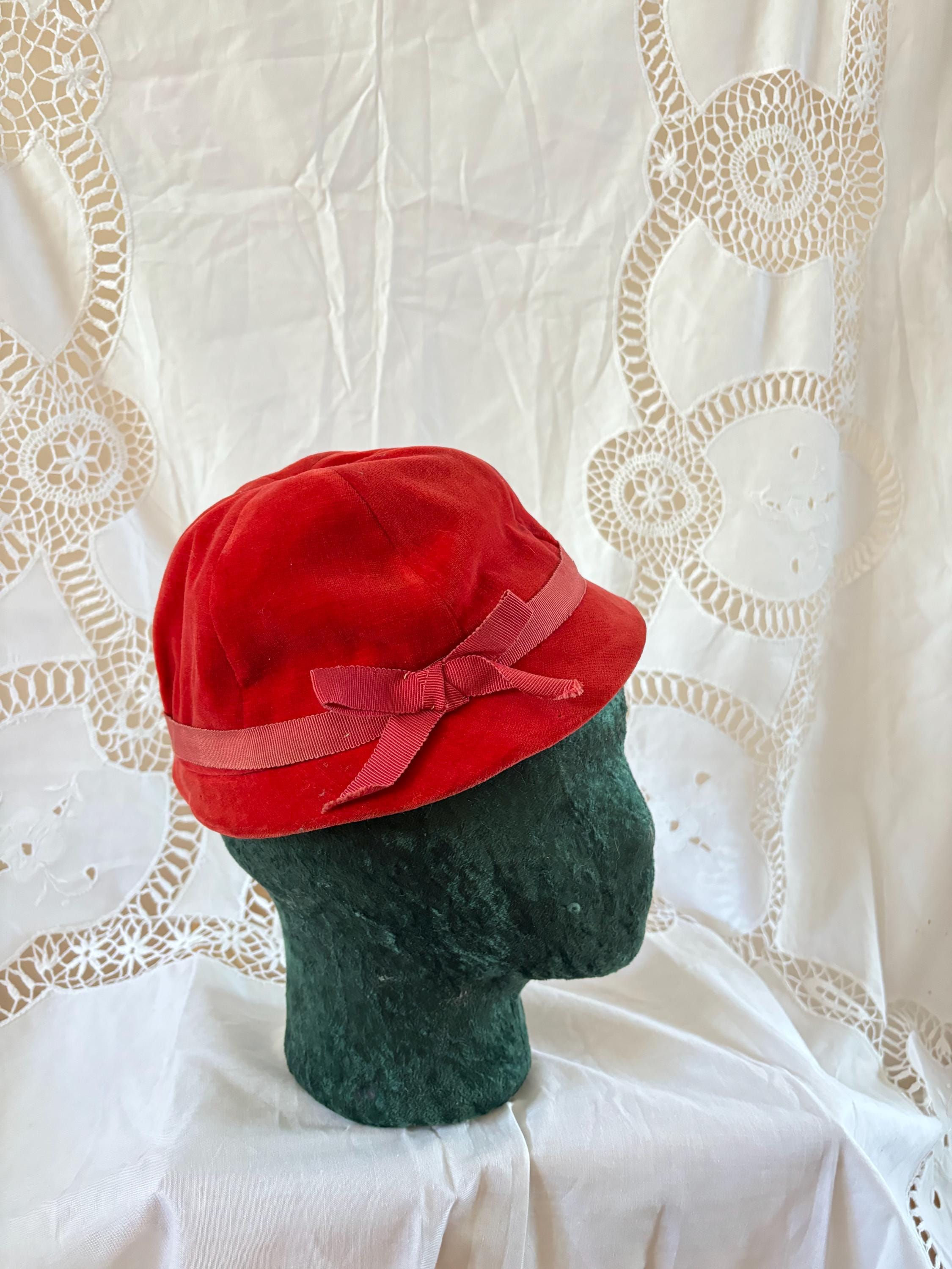 1950s Vintage Red Velvet Pillbox Beret Hat Bow Detail | Chapeaux Original Pillbox Red 1950s Vintage Hats for Women for sale | eBay main image 2