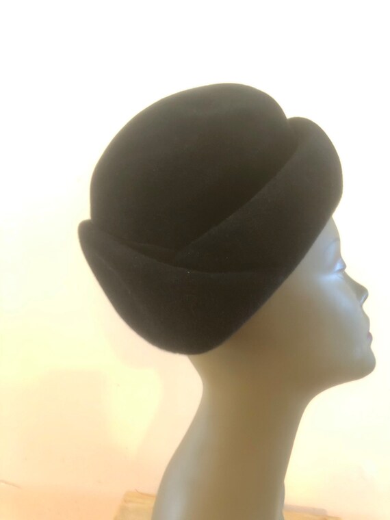 1960s Black beehive hat turban fur felt Mid centu… - image 8