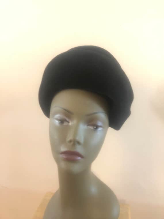 1960s Black beehive hat turban fur felt Mid centu… - image 5