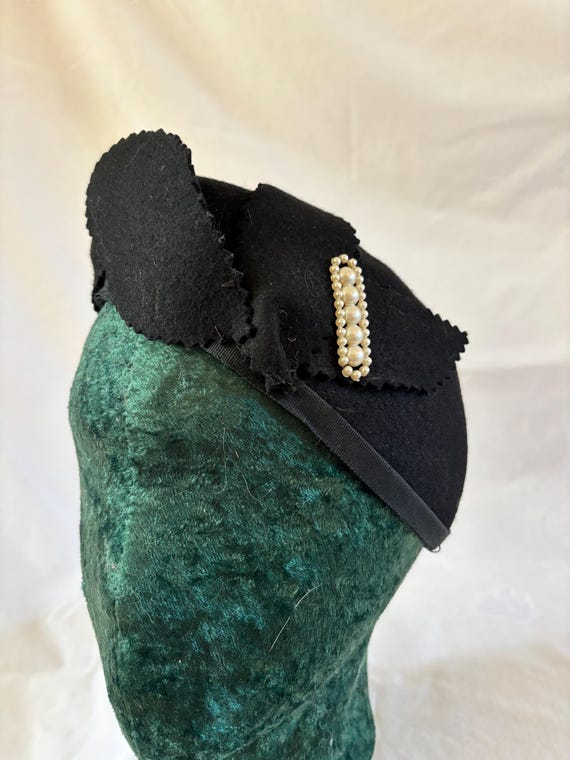 Vtg  Black Felt Scalloped Hat Black Hat Mid Century Wool Felt Wide Brim Scallop Edge High  main image 2