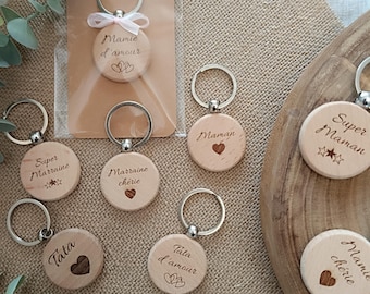 Personalisierte Schlüsselanhänger aus Holz | Geschenke für Mama | Gastgeschenke für die Taufpatin | Taufe | Oma | Tante | Partys | Geburtstag | Erinnerungsstück