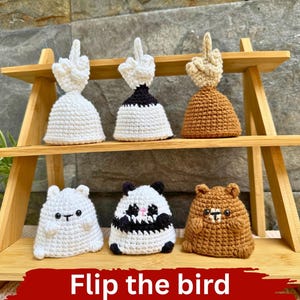 Divertente pacchetto di schemi all'uncinetto 3 in 1: Amigurumi "Flip the Bird Bear" in formato PDF
