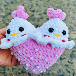 Step-by-step amigurumi chicken heart crochet guide