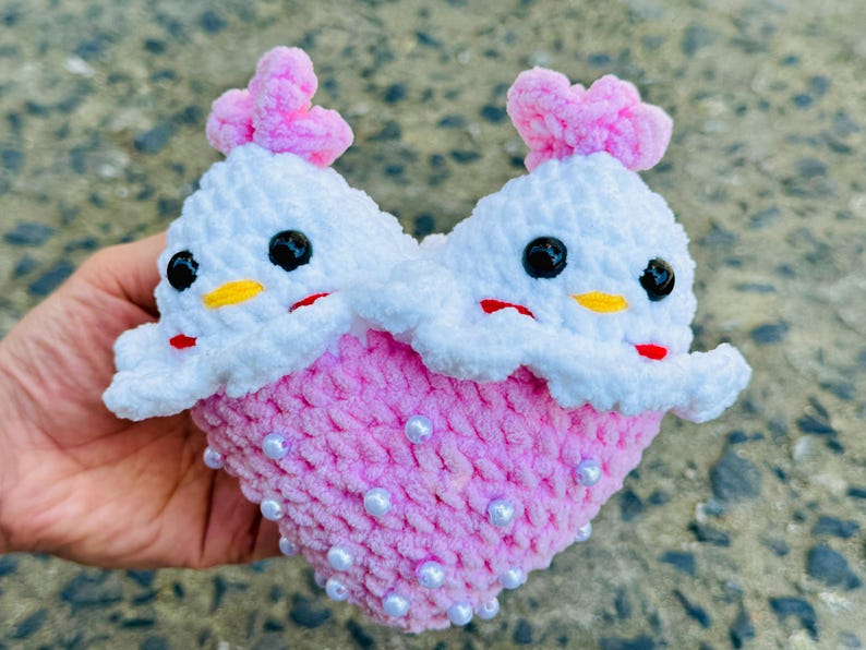 Step-by-step amigurumi chicken heart crochet guide