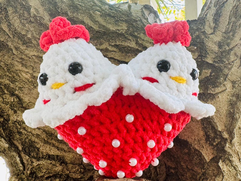 Soft and cuddly crochet lovebirds with heart plush