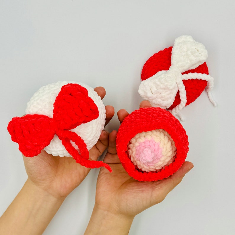 Step-by-step holiday crochet surprise pattern