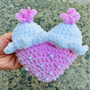 DIY crochet lovebirds with heart plush tutorial
