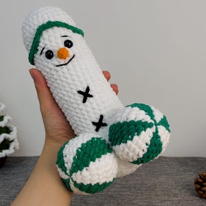 Cute and cuddly holiday crochet decoration tutorial