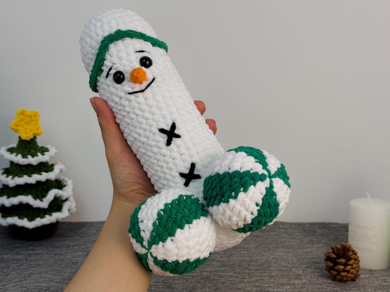 Cute and cuddly holiday crochet decoration tutorial
