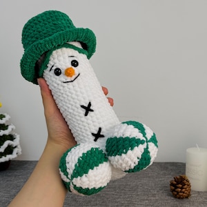 No-sew Christmas crochet pattern with fun hidden feature