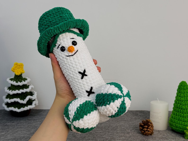 No-sew Christmas crochet pattern with fun hidden feature