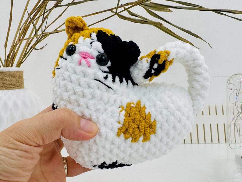 Easy-to-follow Valentine crochet pattern for gifting