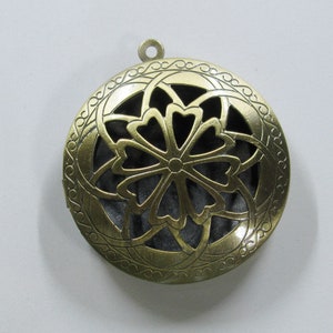 1 Antiqued Brass Filigree Pierced Round locket Pendant 107L