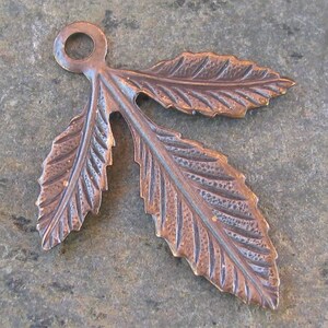 6 encantos de hojas de latón antiguo hallazgos de joyería 1147