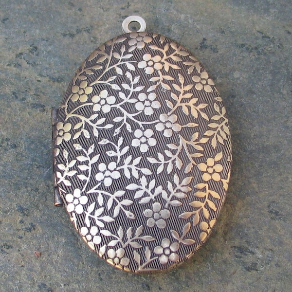 Oval Locket Antiqued Brass Color with Floral and Ivy Design - 1 Piece - 1185