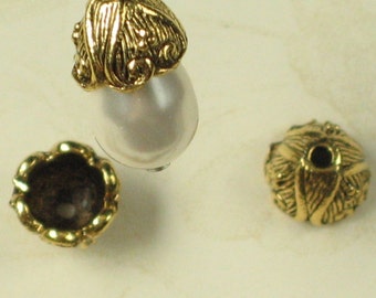 12 Antique Gold Heart Bead Cap Jewelry Findings 756