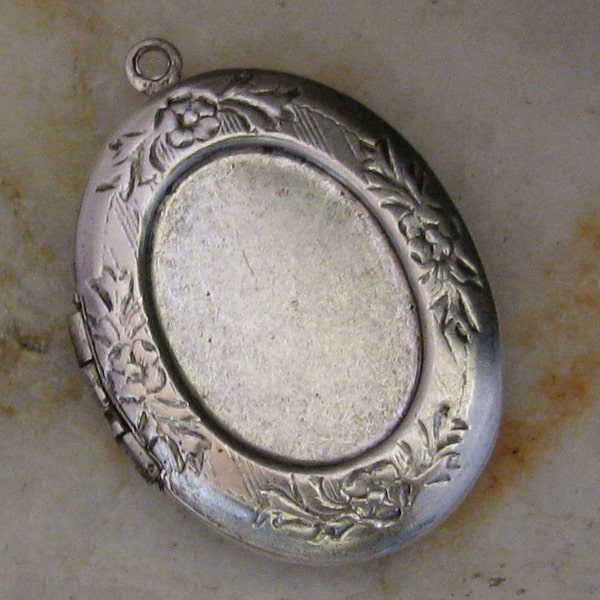 Silver Oval Photo Locket with 18x13 mm setting Insert 1225- 1 Piece