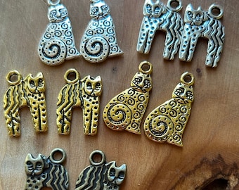 20 pcs  Gold or Silver Colored Cat beads, Sitting and Standing cat beads, 2 Sided Metal cat beads, Cat charms, Cat Lovers