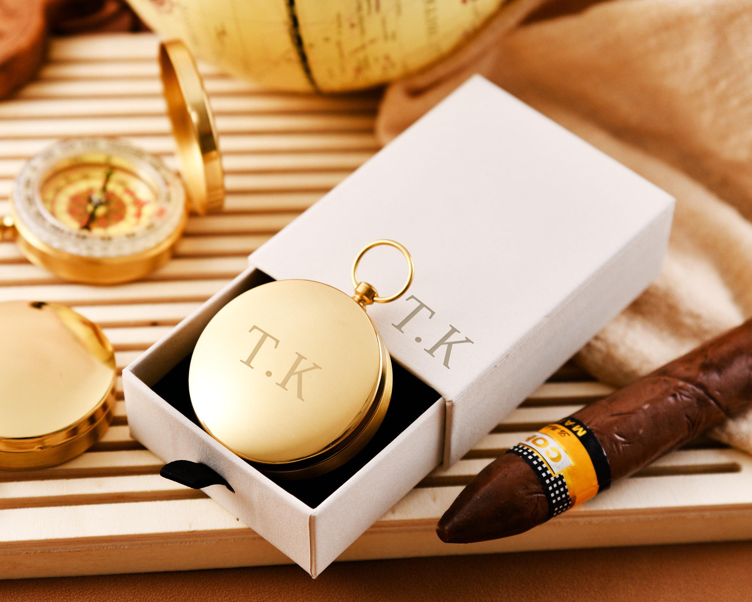 Bussola incisa, festa del papà, regalo per uomo, regalo di nozze, bussola funzionante, regalo di anniversario, regalo per lo sposo, regalo di avventura, citazione motivazionale - Italia