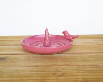 Ceramic Ring Dish in Pink Glaze with Bird Decoration, Stoneware Clay, Jewelry Bowl, Bridal Ring Dish