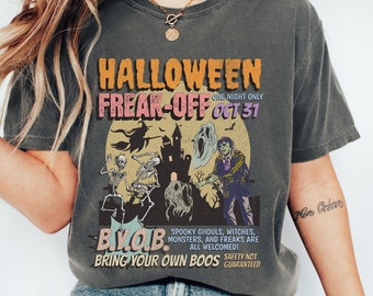 Camiseta vintage de Halloween con cuello redondo y diseño de monstruo, estilo retro.
