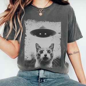 Funny Cat Shirt Comfort Colors UFO Cat Selfie Alien Tee Pet Owner Gift Cute Kitten Shirt for Cat Lovers Unique Cat Tees Vintage Alien Shirt