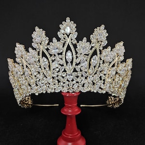 Swarovski Crystal Gold Wedding Tiara, Gold Quinceanera Crown, Bridal Tiara, Tall Gold Quince Crown, Gold Tiara, Crystal Quinceanera Tiara