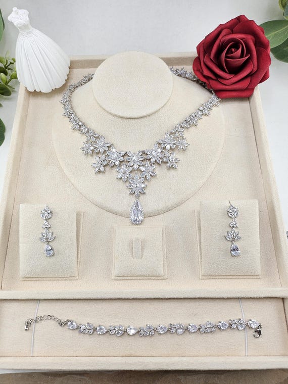 Swarovski Crystal Luxury Teardrop Wedding Necklace Set Bridal Necklace, Earrings, Bracelet