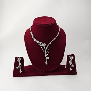 Shooting Stars Swarovski Crystal Necklace and earring set for Brides, Quinceanera and special occasions.