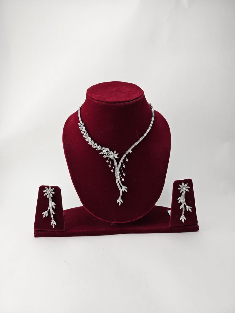 Shooting Stars Swarovski Crystal Necklace and earring set for Brides, Quinceanera and special occasions.