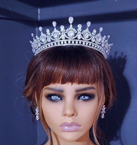 Swarovski Crystal Wedding Tiara: Silver Bridal Crown  display picture 2