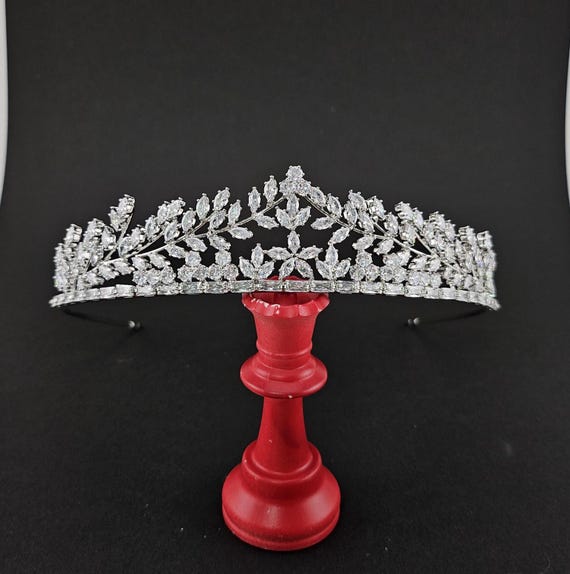 Swarovski Crystal Wedding Tiara: Floral Leaves Bridal Crown